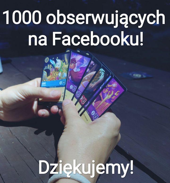 Jest nam niezmiernie miło zobaczyć okrągłą liczbę obserwujących na Facebooku! Dziękujemy za zainteresowanie i motywację do kontynuowania naszej przygody! 🐲🐷
W tle plenerowa Lorcana, korzystamy z ciepłych sierpniowych nocy 😊